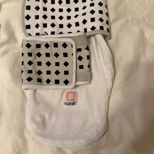 Nanit Black and White Baby Swaddle